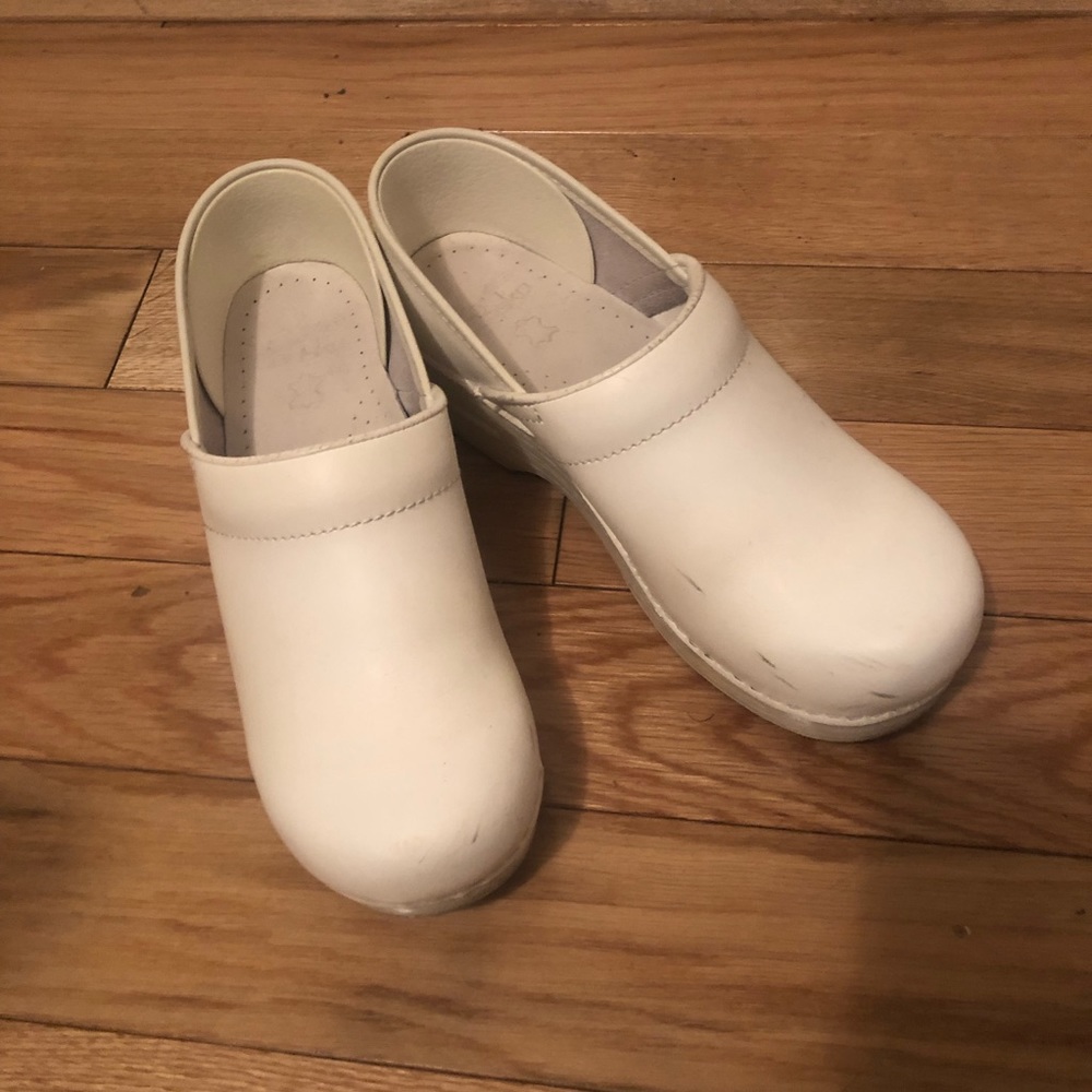 White danskos